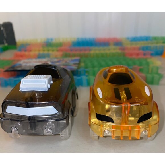 Magic Tracks Glow In The Dark Racing Set With 2 Cars & Accessories - Picture 13 of 15